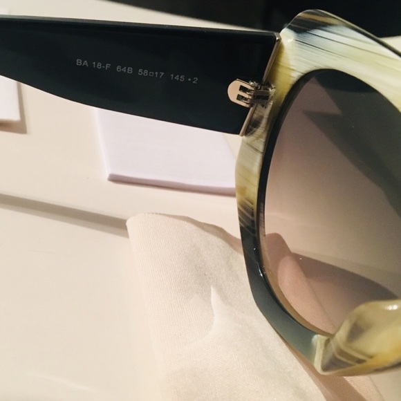 Balenciaga Oversized Glasses - Picture 5 of 6